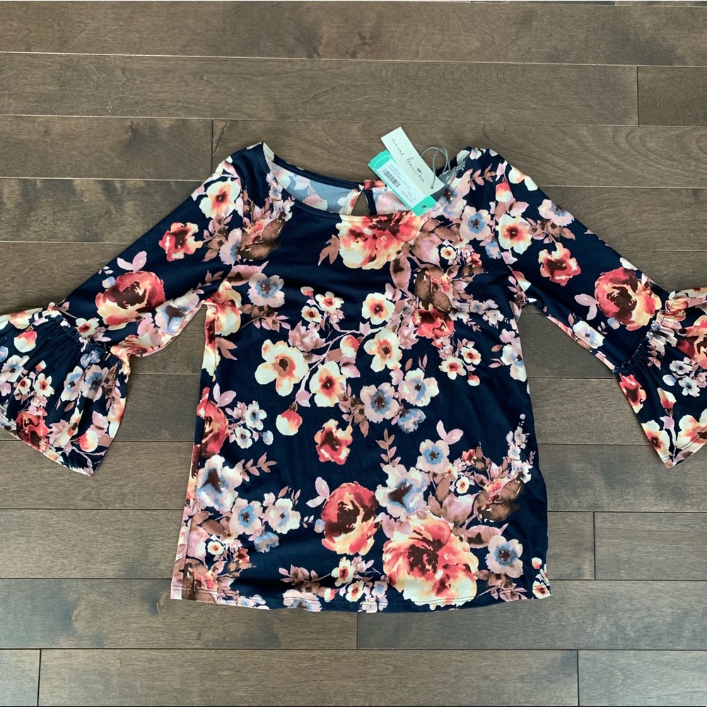 NWT Nine Britton floral bell sleeve top